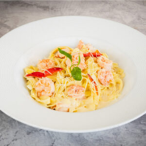 Fettuccine a la Crema con Langostinos