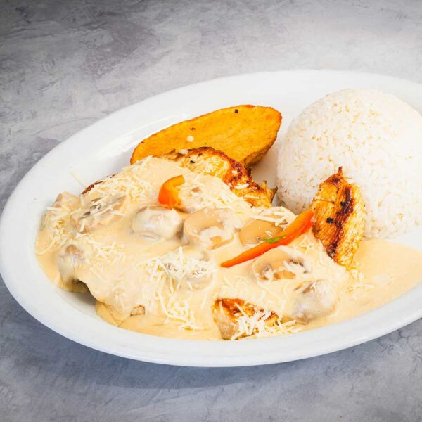 Filete de Pollo en Salsa de Champiñones con Arroz