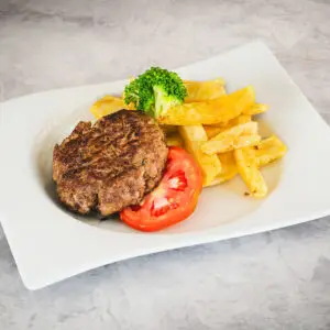 Hamburguesa de Carne con Papas Fritas